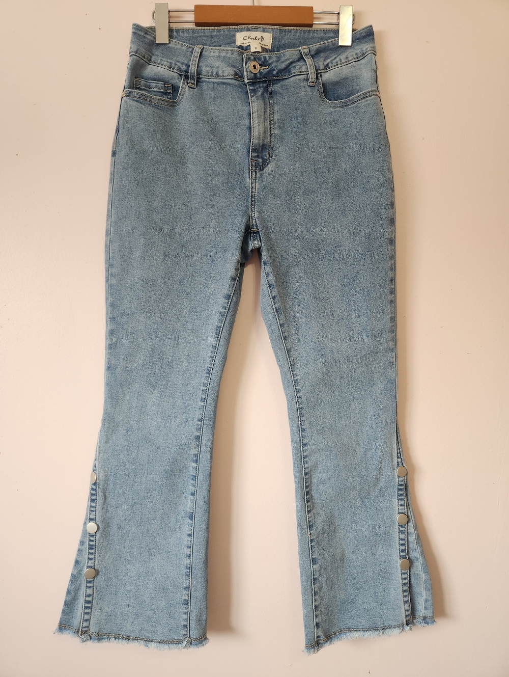Charlie B Cropped Bootcut Jeans Side Snaps Soft Blue Stretch Denim Size 8 EUC